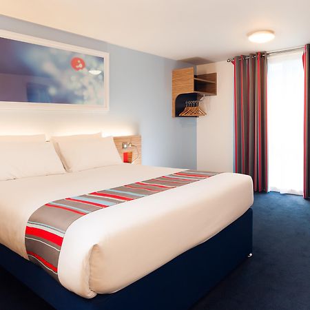 Ibis Budget London Heathrow T5 Slough Exterior photo