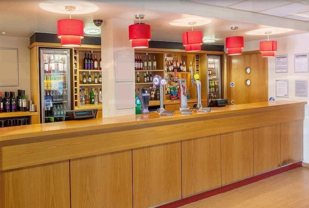 Ibis Budget London Heathrow T5 Slough Exterior photo