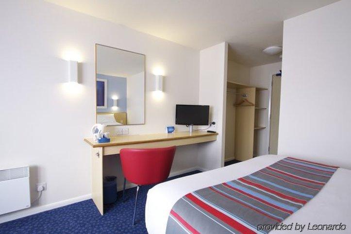 Ibis Budget London Heathrow T5 Slough Exterior photo