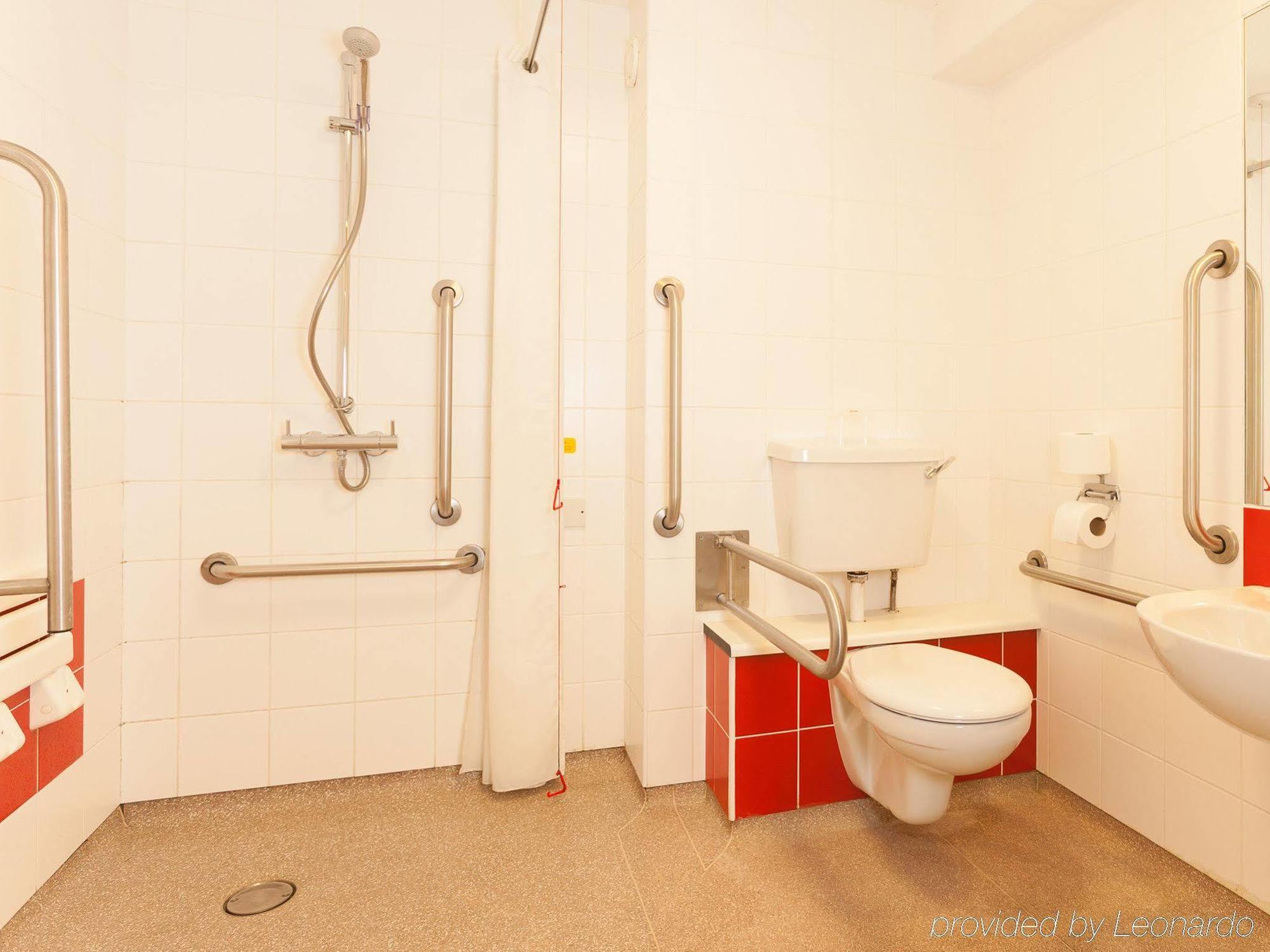 Ibis Budget London Heathrow T5 Slough Exterior photo