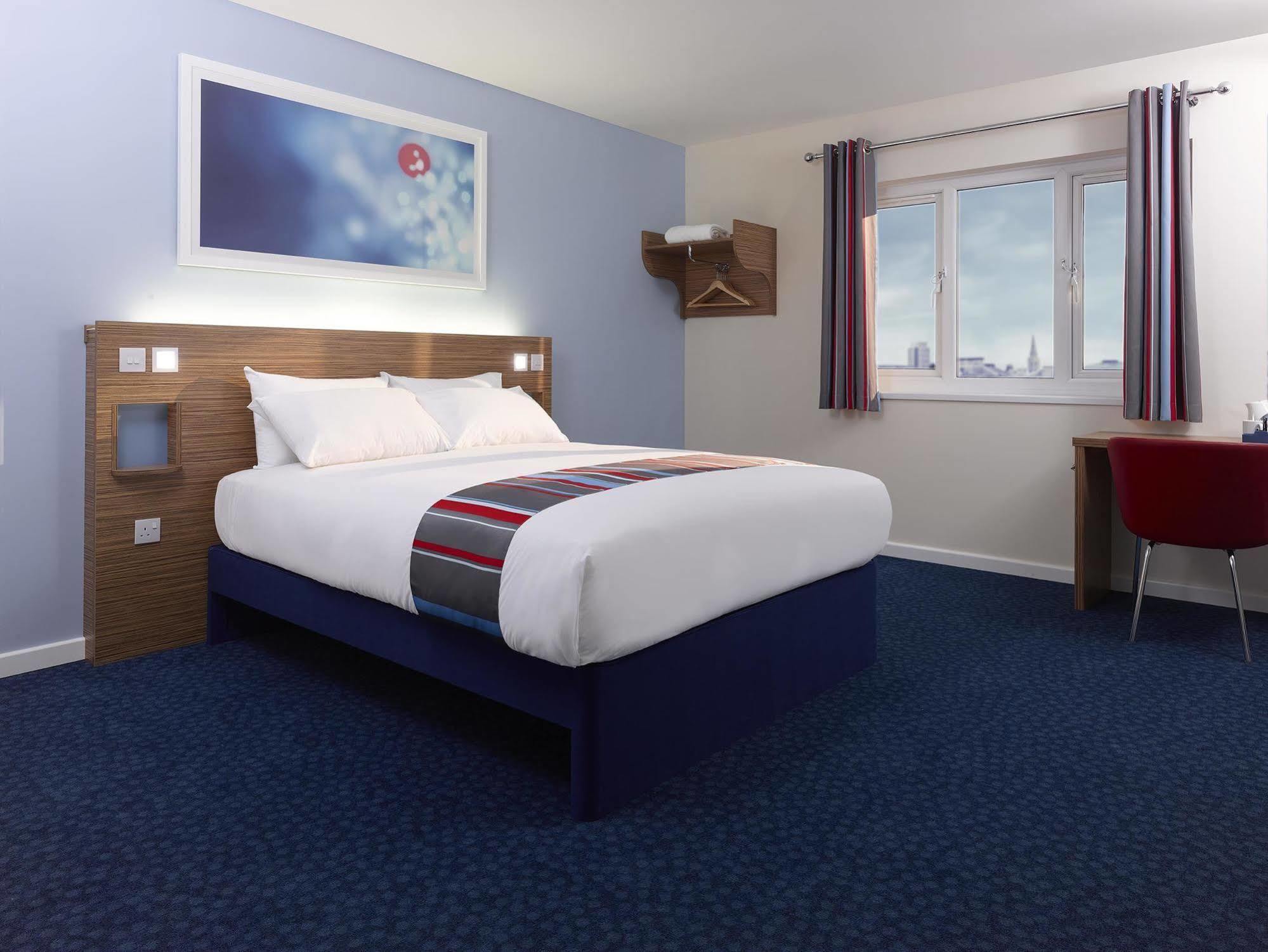 Ibis Budget London Heathrow T5 Slough Exterior photo