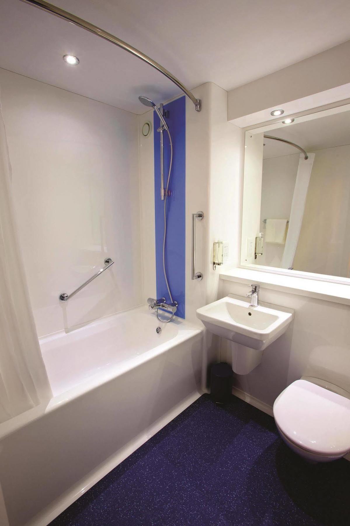 Ibis Budget London Heathrow T5 Slough Exterior photo