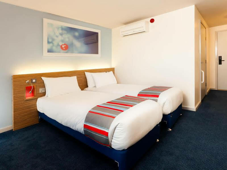 Ibis Budget London Heathrow T5 Slough Exterior photo